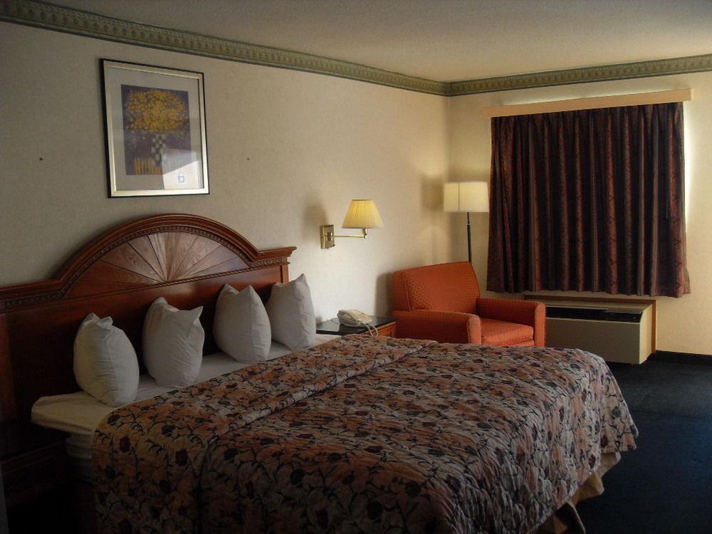 Days Inn By Wyndham Maumee/Toledo מראה חיצוני תמונה